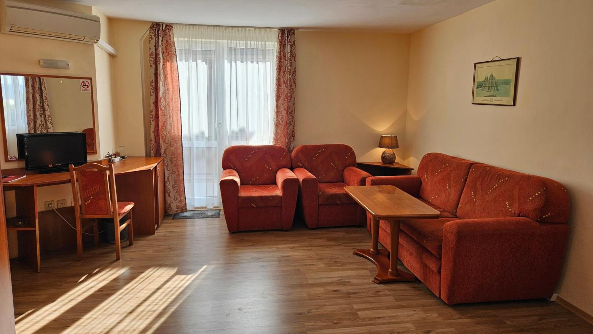 וארנה Caprice Family Hotel מראה חיצוני תמונה