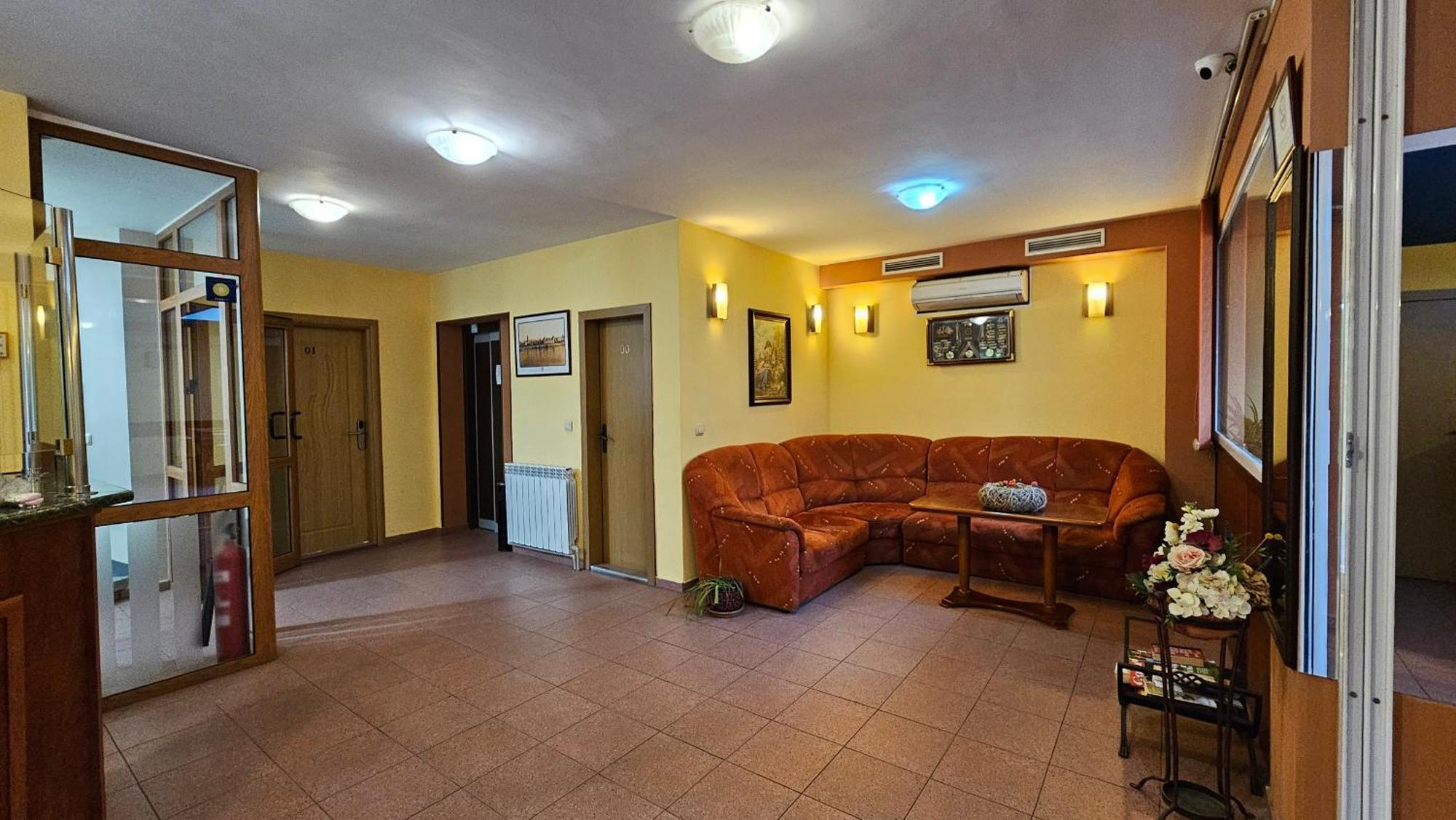 וארנה Caprice Family Hotel מראה חיצוני תמונה