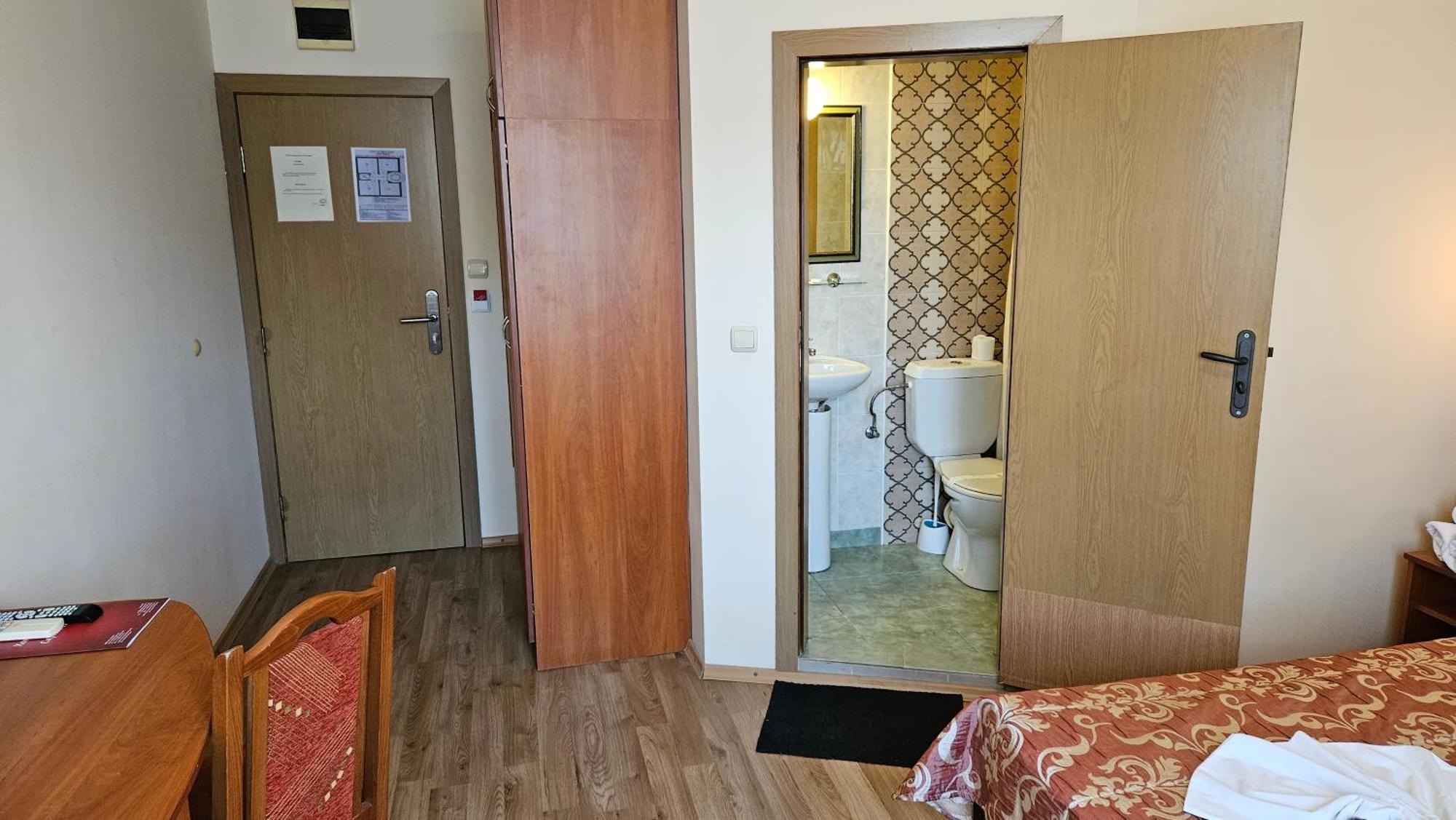 וארנה Caprice Family Hotel מראה חיצוני תמונה