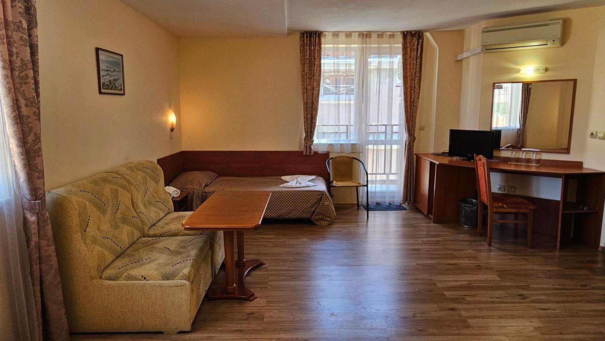 וארנה Caprice Family Hotel מראה חיצוני תמונה