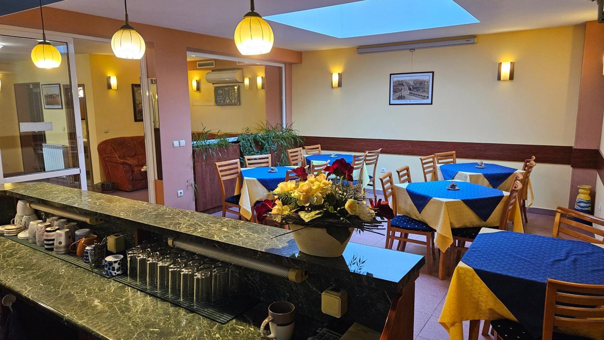 וארנה Caprice Family Hotel מראה חיצוני תמונה