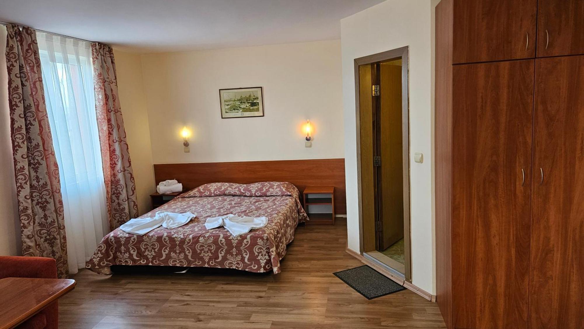 וארנה Caprice Family Hotel מראה חיצוני תמונה