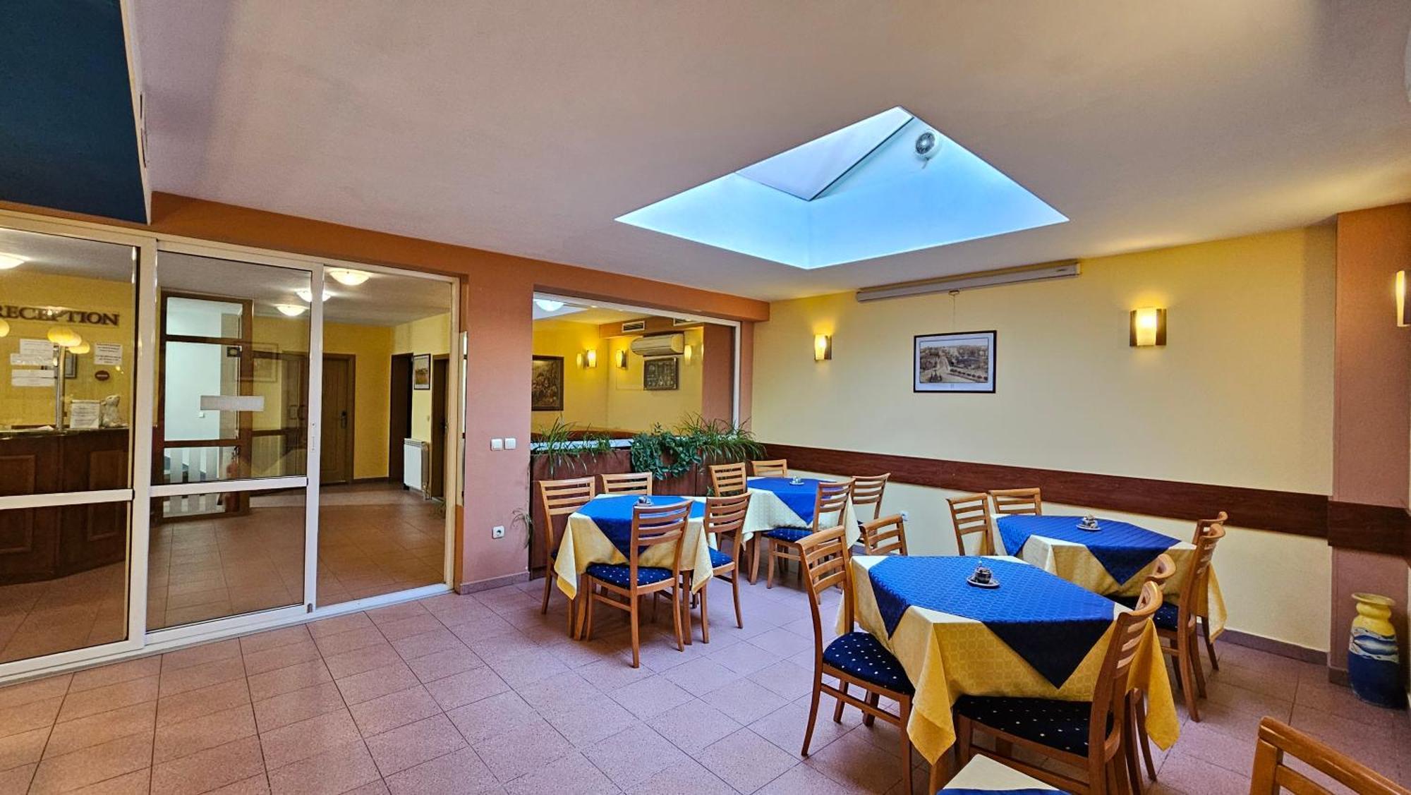 וארנה Caprice Family Hotel מראה חיצוני תמונה
