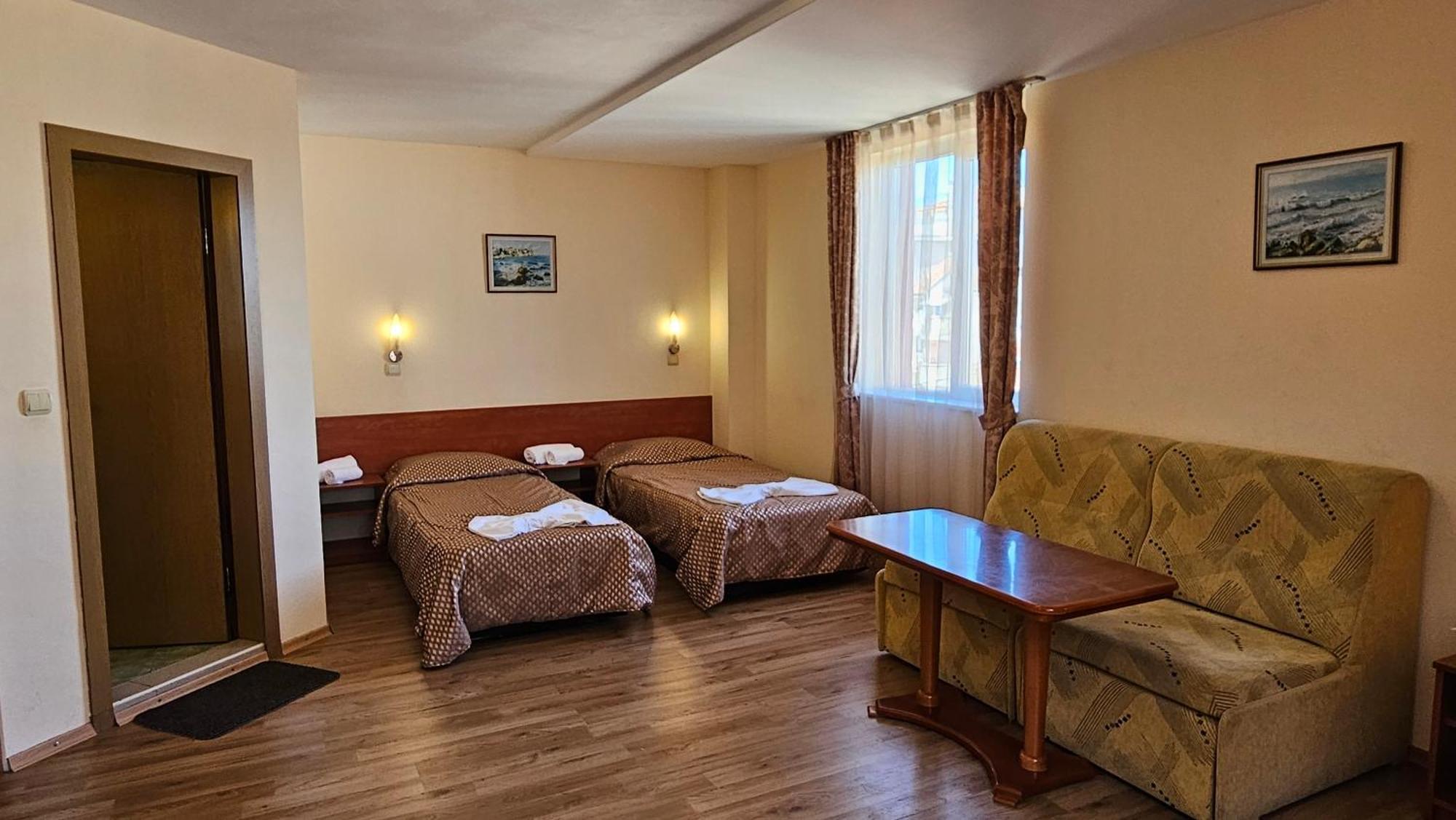וארנה Caprice Family Hotel מראה חיצוני תמונה