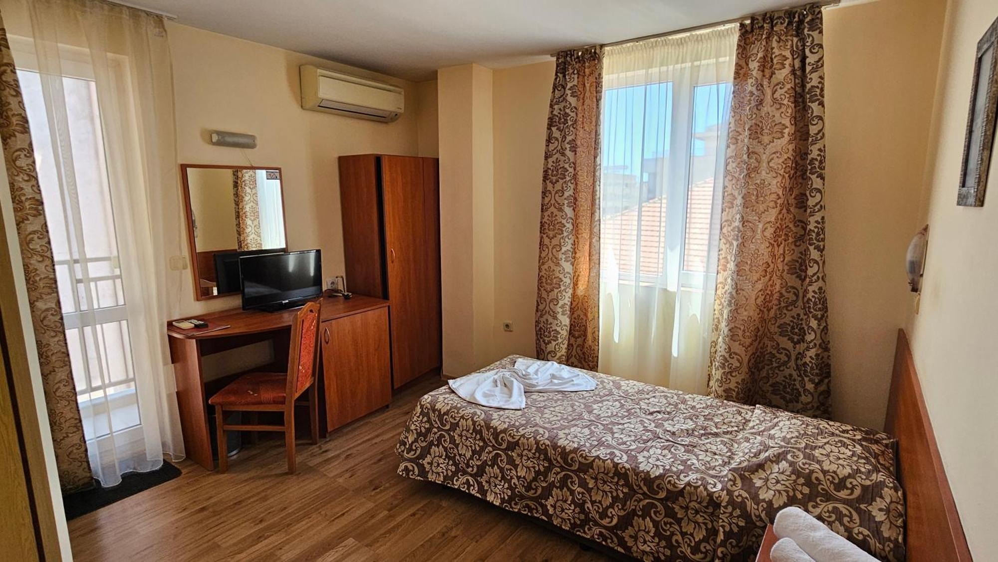 וארנה Caprice Family Hotel מראה חיצוני תמונה