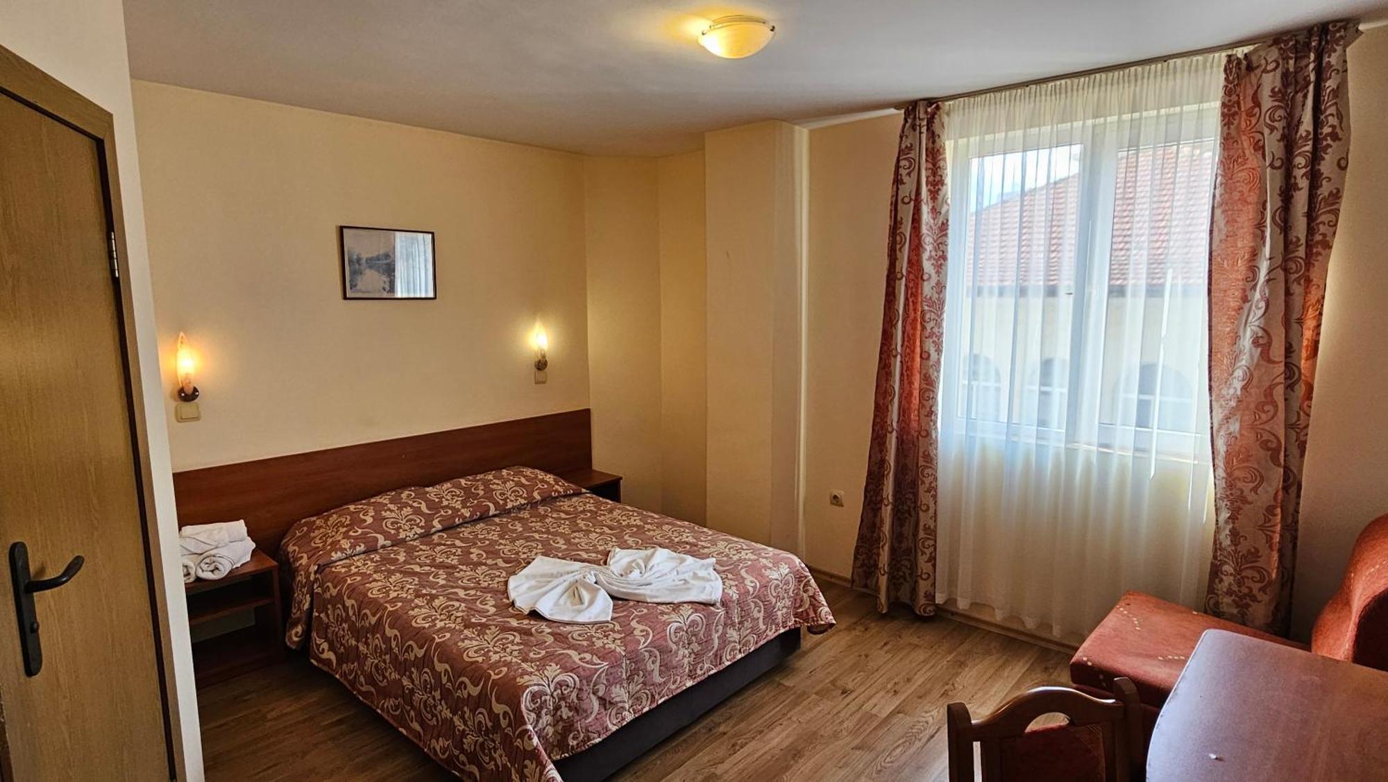 וארנה Caprice Family Hotel מראה חיצוני תמונה