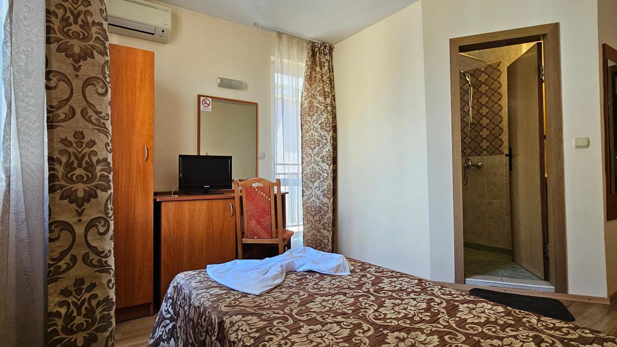 וארנה Caprice Family Hotel מראה חיצוני תמונה