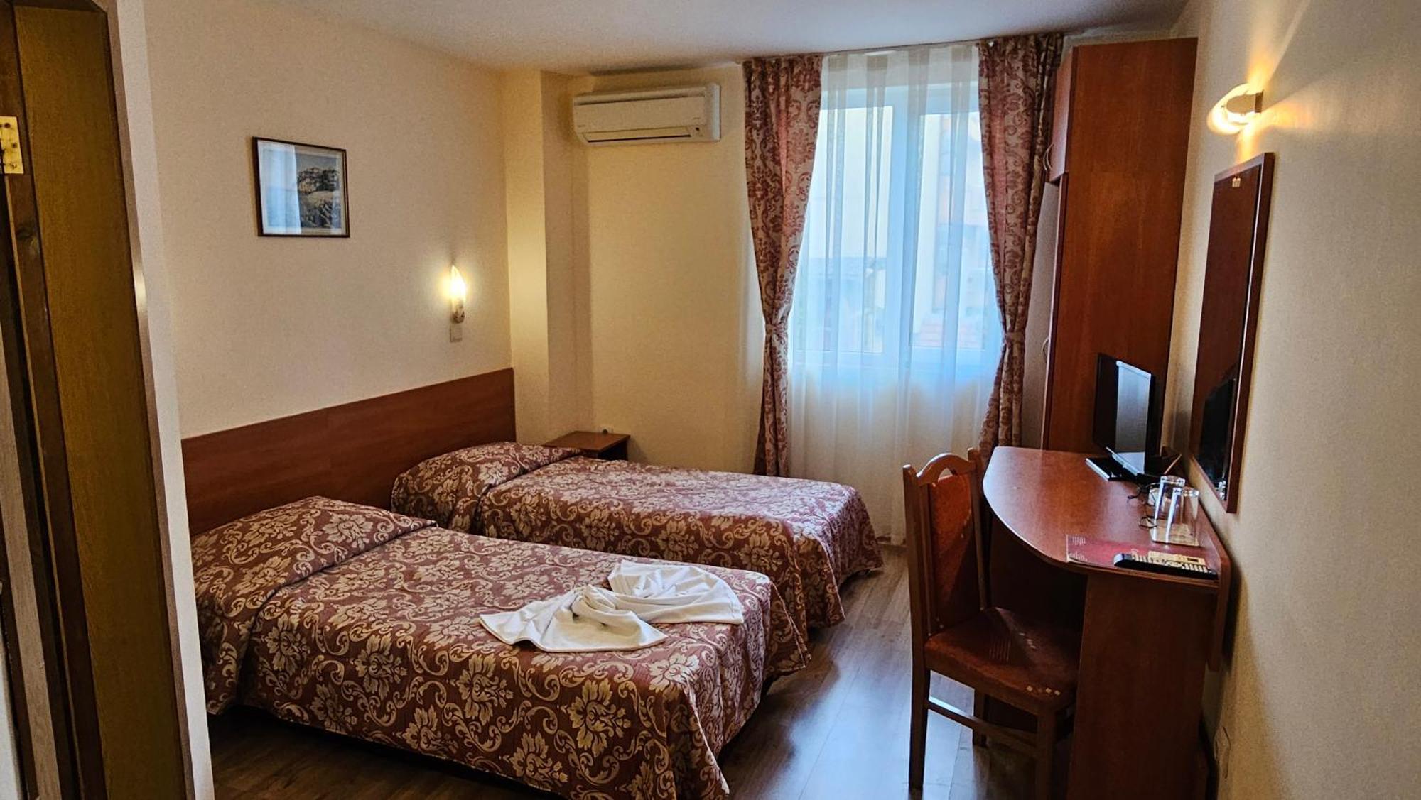 וארנה Caprice Family Hotel מראה חיצוני תמונה