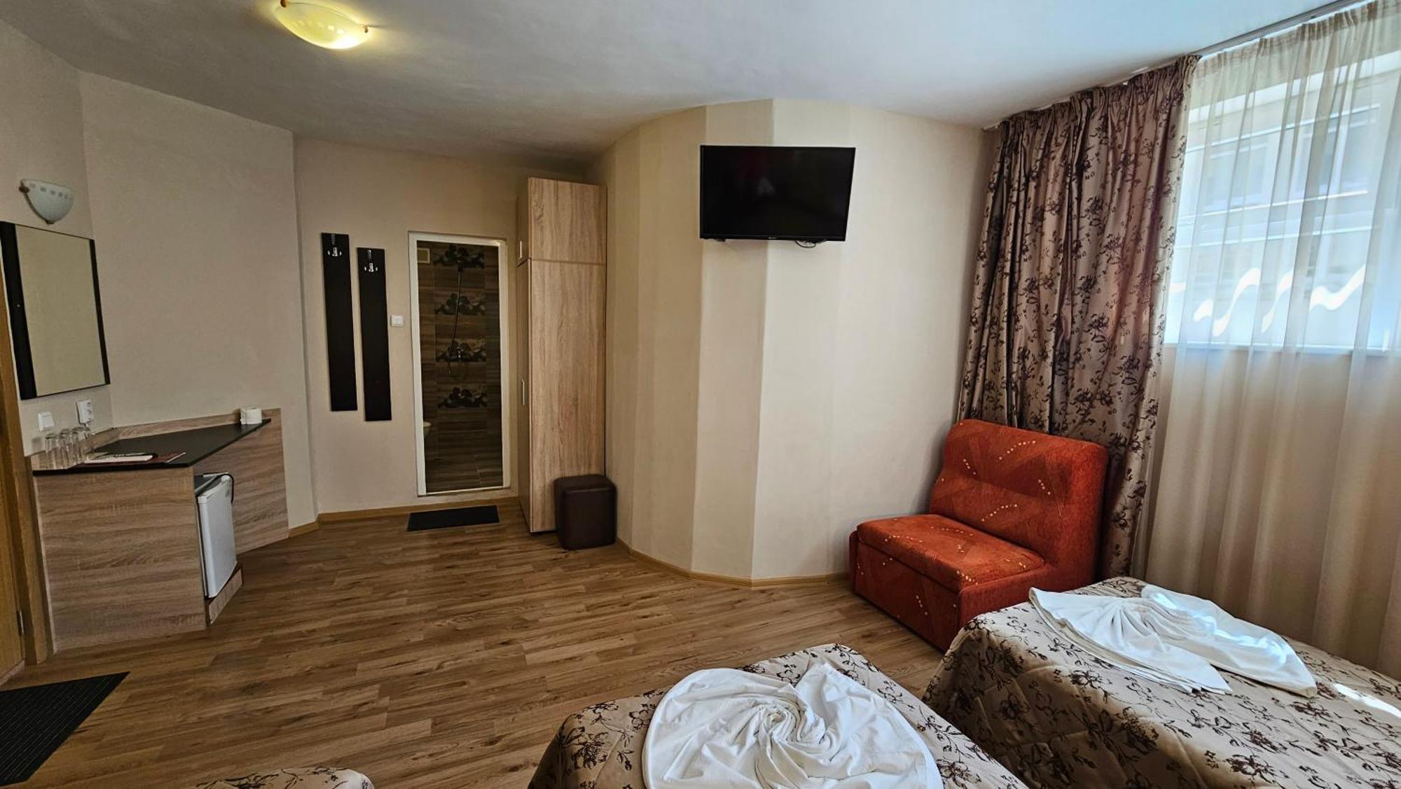 וארנה Caprice Family Hotel מראה חיצוני תמונה