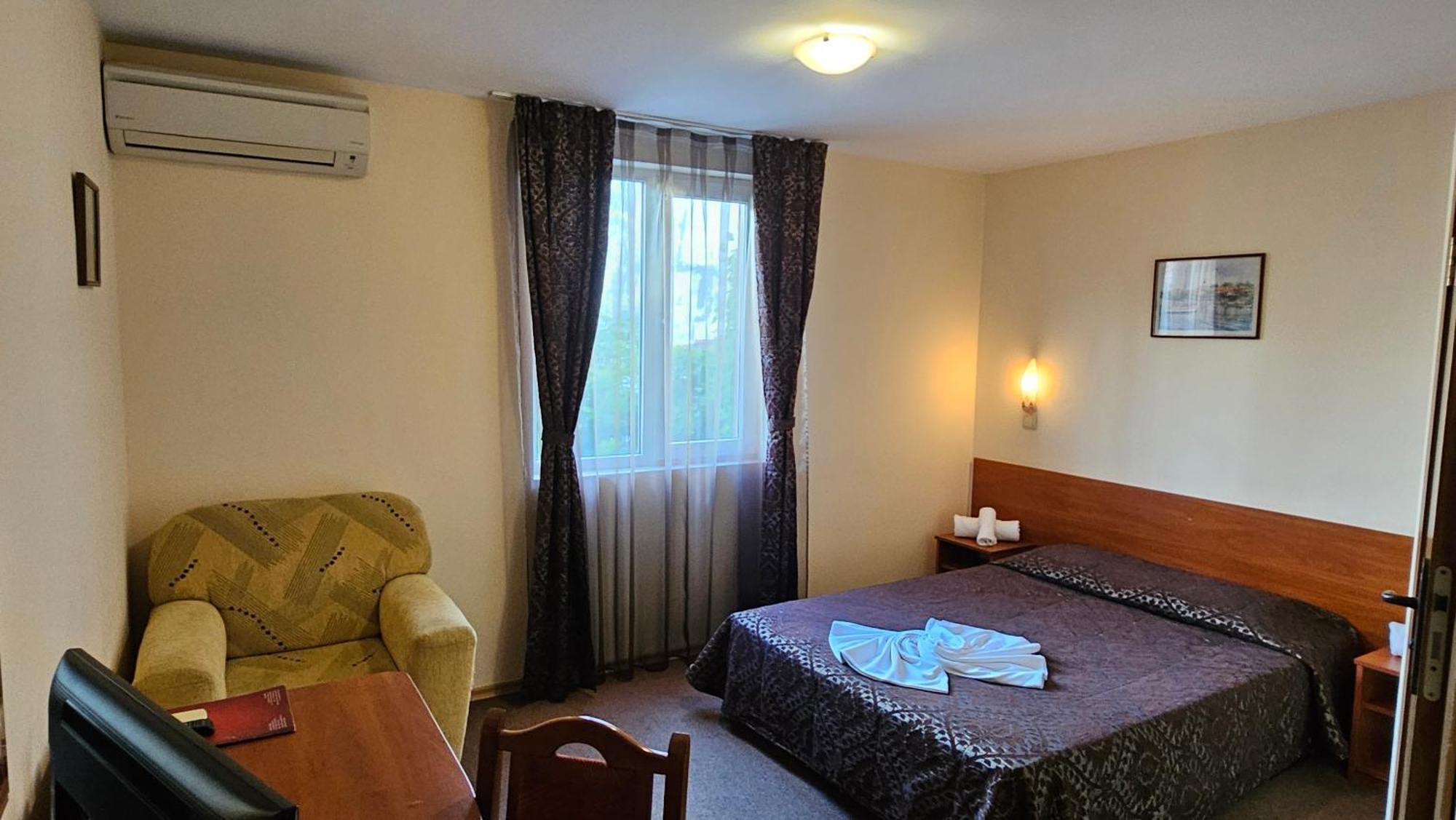 וארנה Caprice Family Hotel מראה חיצוני תמונה