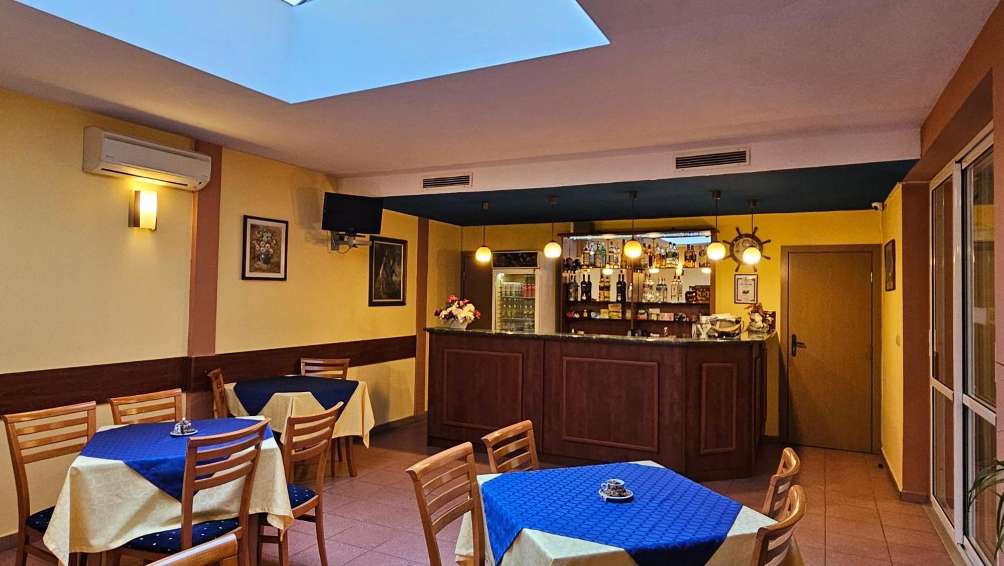וארנה Caprice Family Hotel מראה חיצוני תמונה